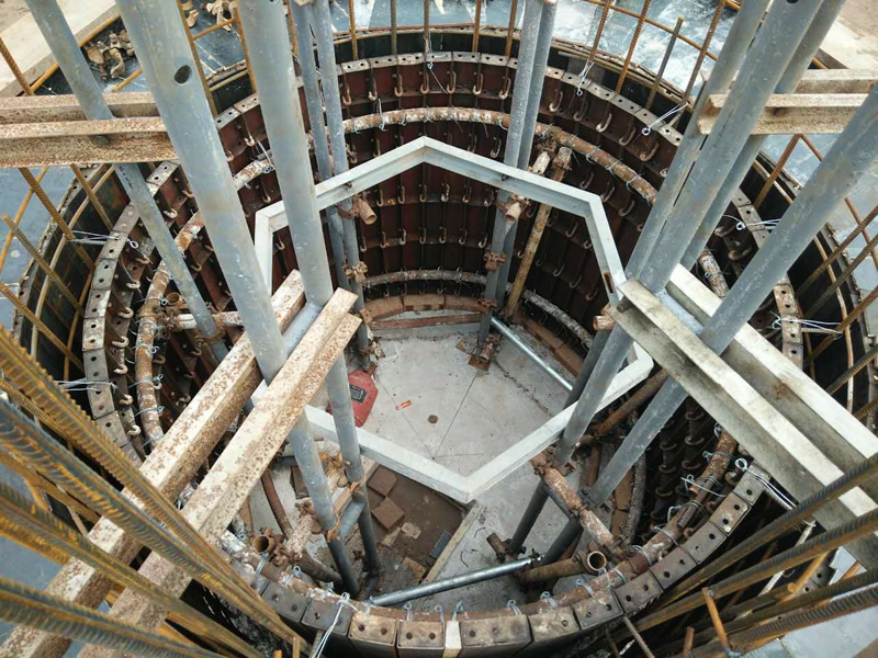 山西晉中市應急抗旱工程100噸倒錐殼水塔基礎地板施工現場