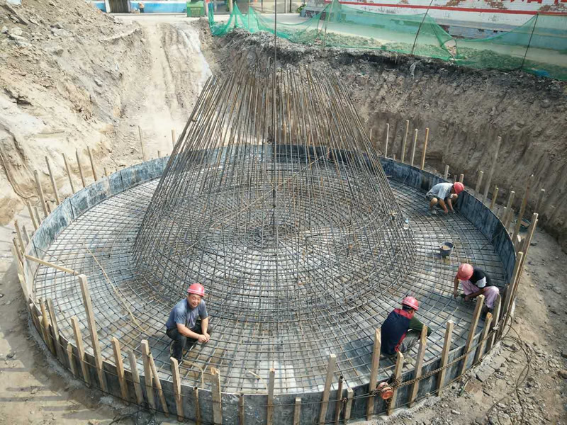 山西晉中市應急抗旱工程100噸倒錐殼水塔基礎地板施工現場