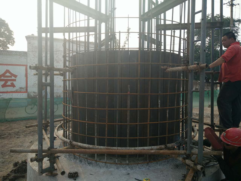山西晉中市應急抗旱工程100噸倒錐殼水塔基礎地板施工現場